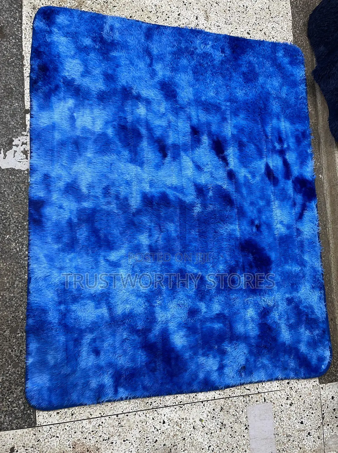 Medium Fluffy Center Carpet - Bedside Rug (5by6)
