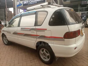 Toyota Ipsum 2000 White