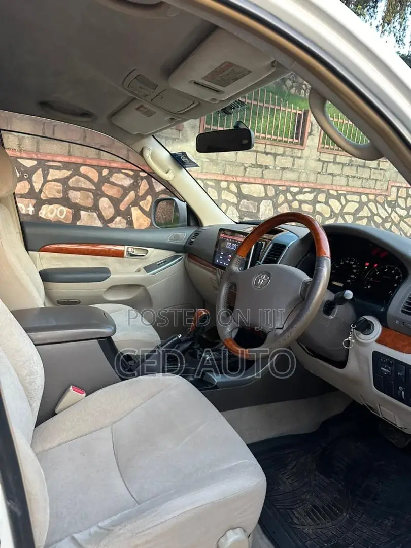 Toyota Land Cruiser Prado 2006 White