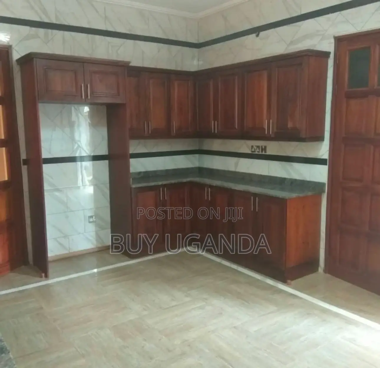 6bdrm Mansion in Mulawa, Kira for sale