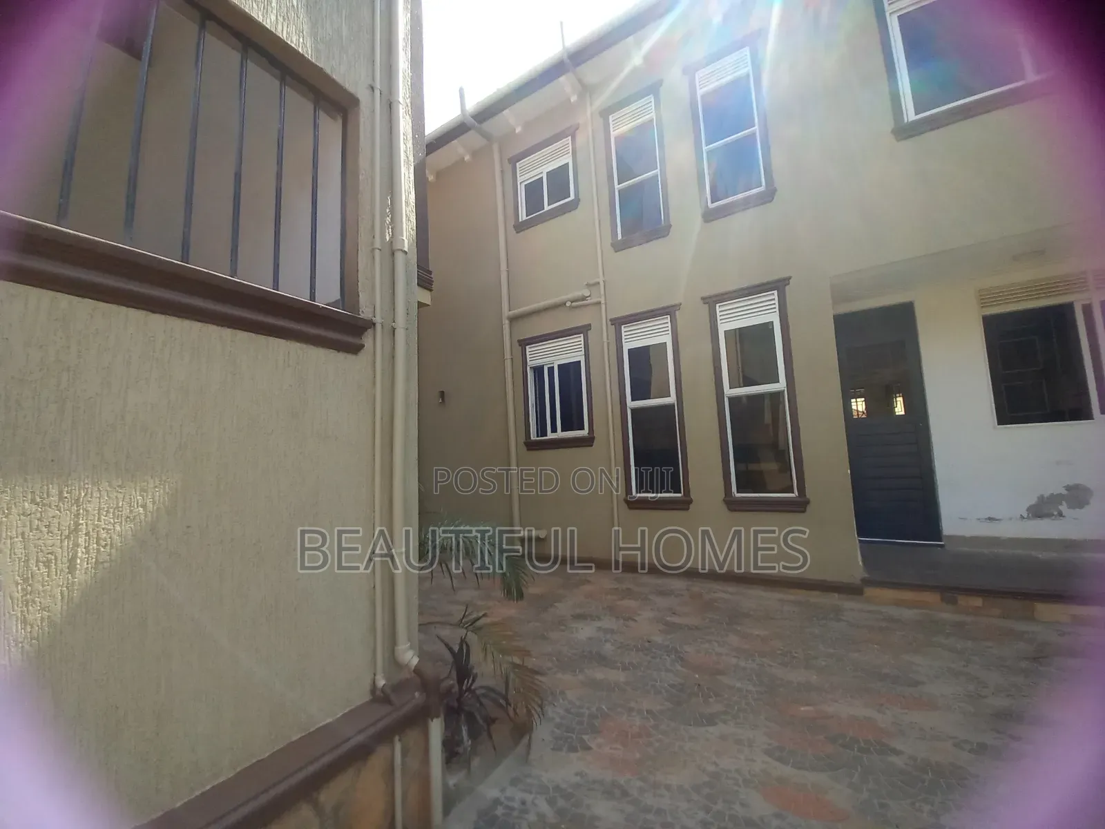 Furnished 5bdrm Duplex in Kira for sale