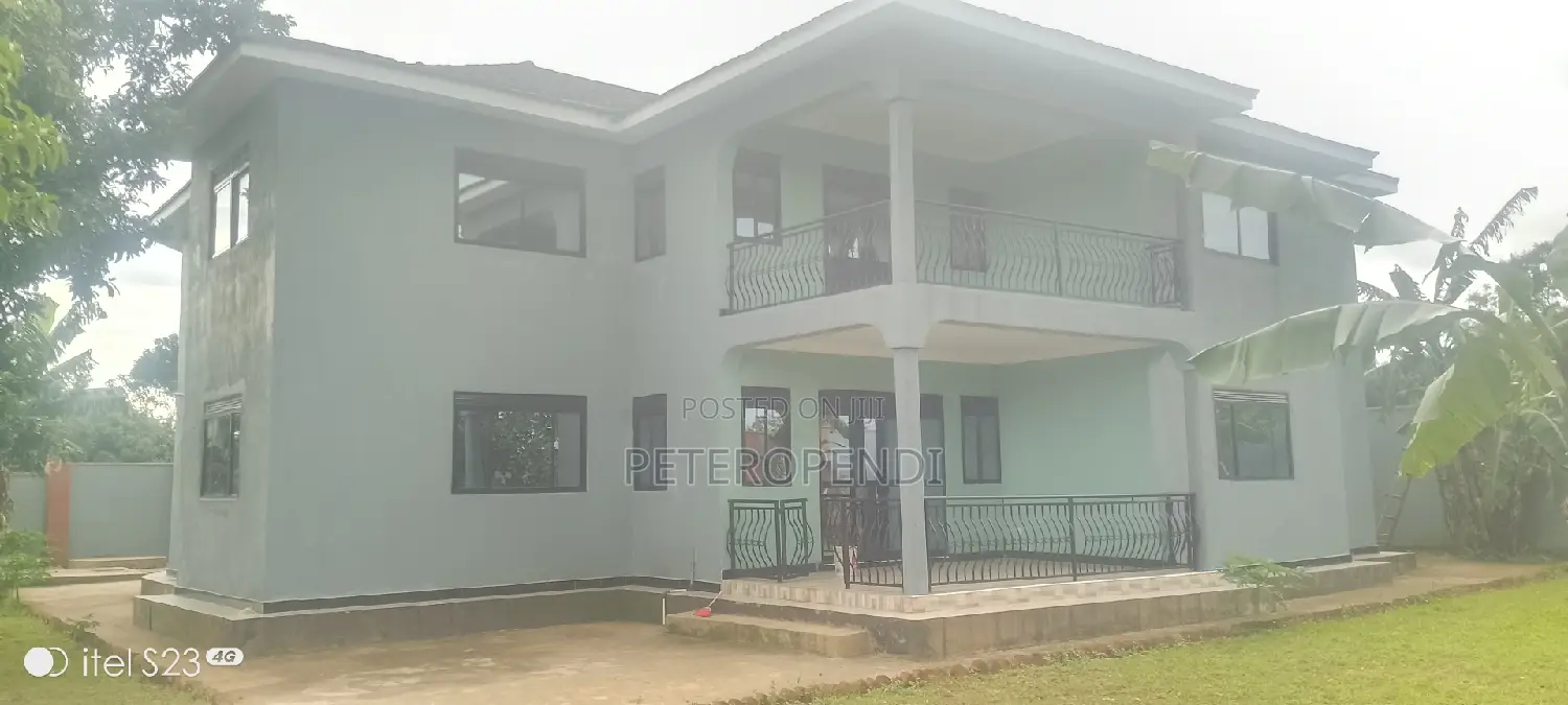 7bdrm Bungalow in Kira for sale