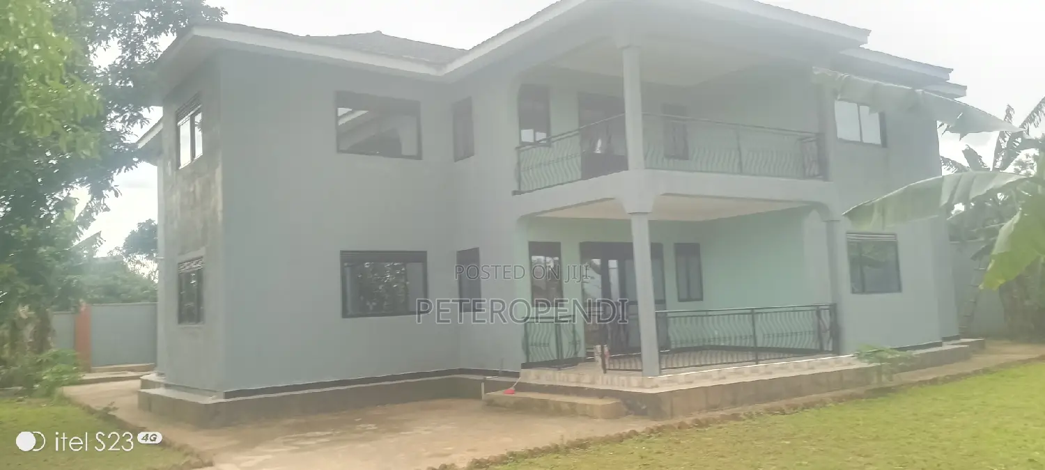 7bdrm Bungalow in Kira for sale