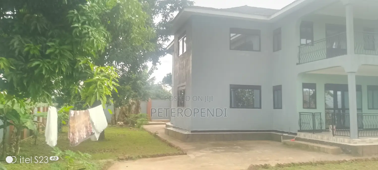 7bdrm Bungalow in Kira for sale