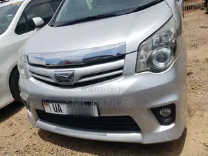 Toyota Noah 2.0 143hp AWD (8 Seater) 2011 Silver