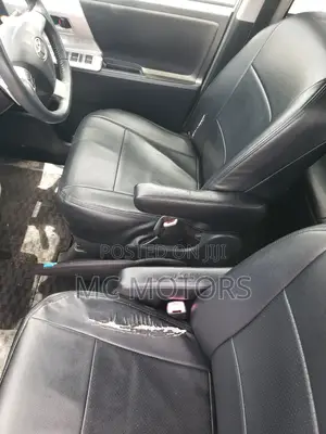 Toyota Noah 2.0 143hp AWD (8 Seater) 2011 Silver