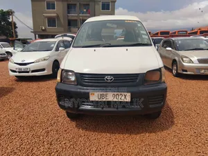 Photo - Toyota Noah 2.0 143hp FWD (8 Seater) 2008 Pearl