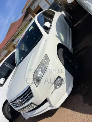 Toyota Vanguard 2011 White