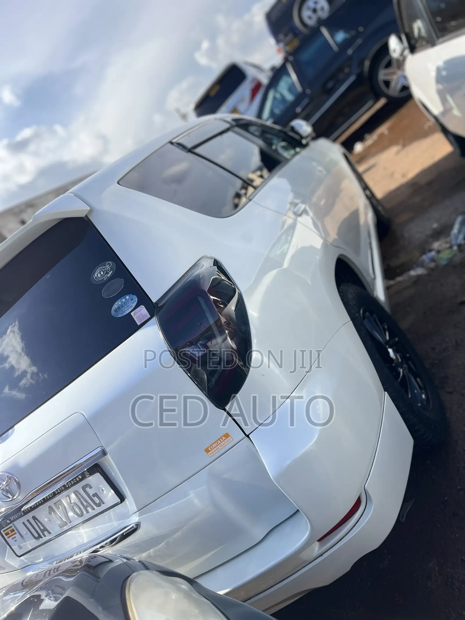 Toyota Vanguard 2011 White