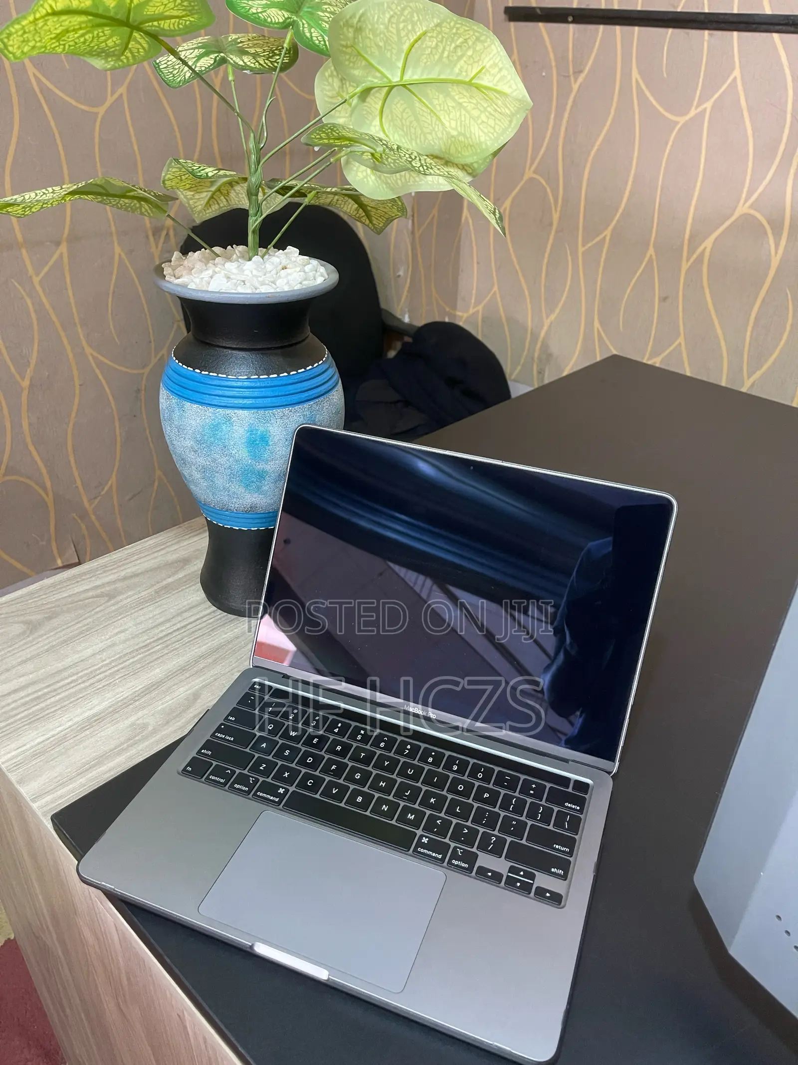 New Laptop Apple MacBook Pro 2020 8GB Intel Core I5 SSD 512GB