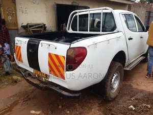 Photo - Mitsubishi L200 Double Cab 2.5 136hp 4WD 2007 White