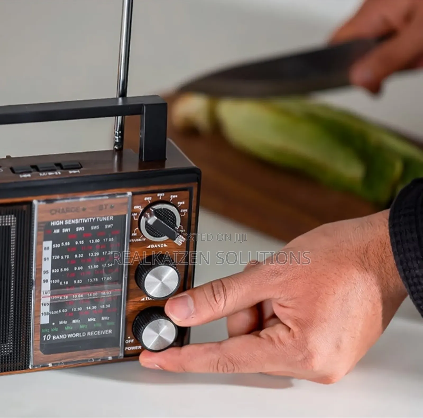 Geepas Rechargeable Bt| Fm| Mp3| Tf| Usb Retro Analog Radio