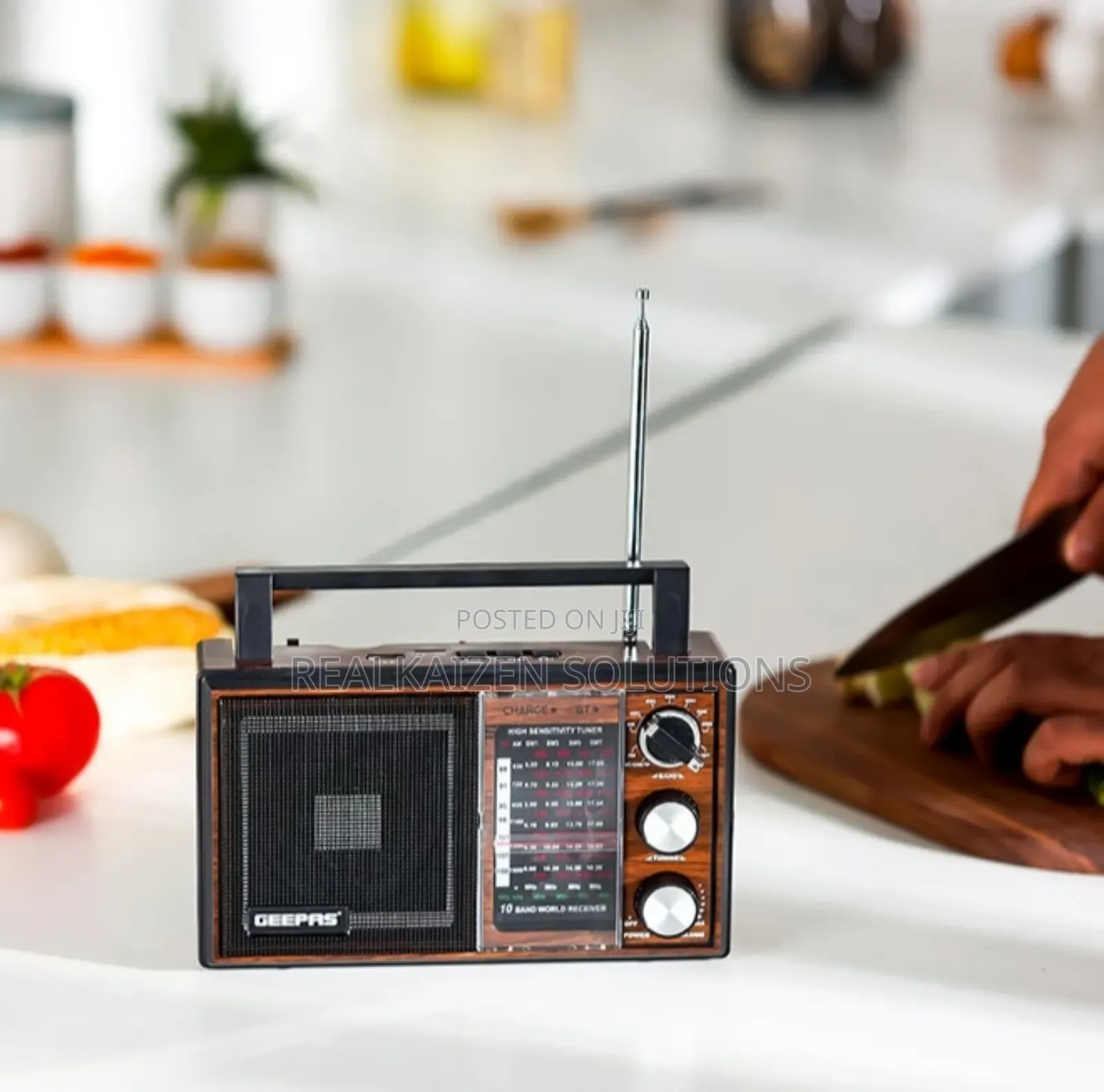 Geepas Rechargeable Bt| Fm| Mp3| Tf| Usb Retro Analog Radio
