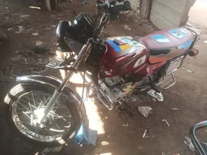 Bajaj Boxer 2024 Red