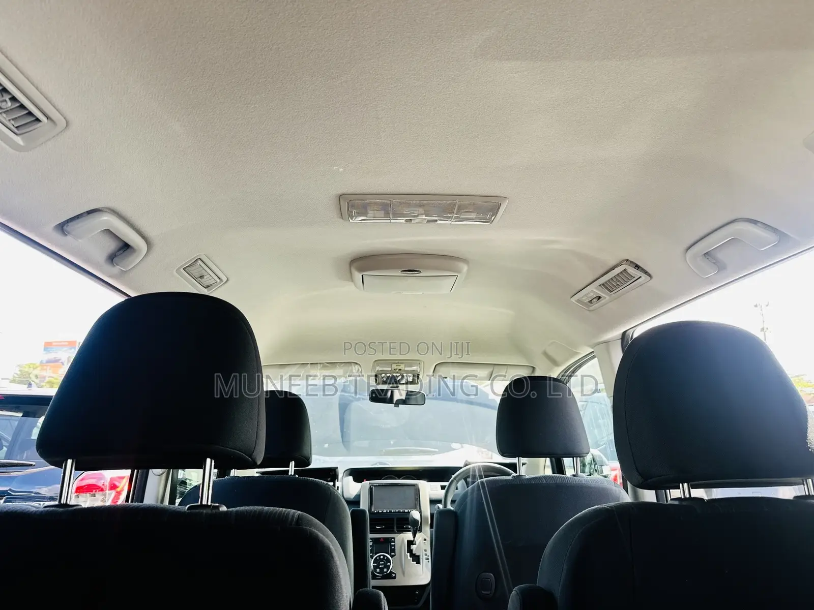 Toyota Noah 2.0 143hp AWD (7 Seater) 2012 Black