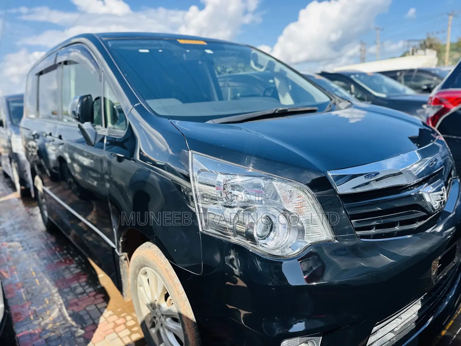Toyota Noah 2.0 143hp AWD (7 Seater) 2012 Black
