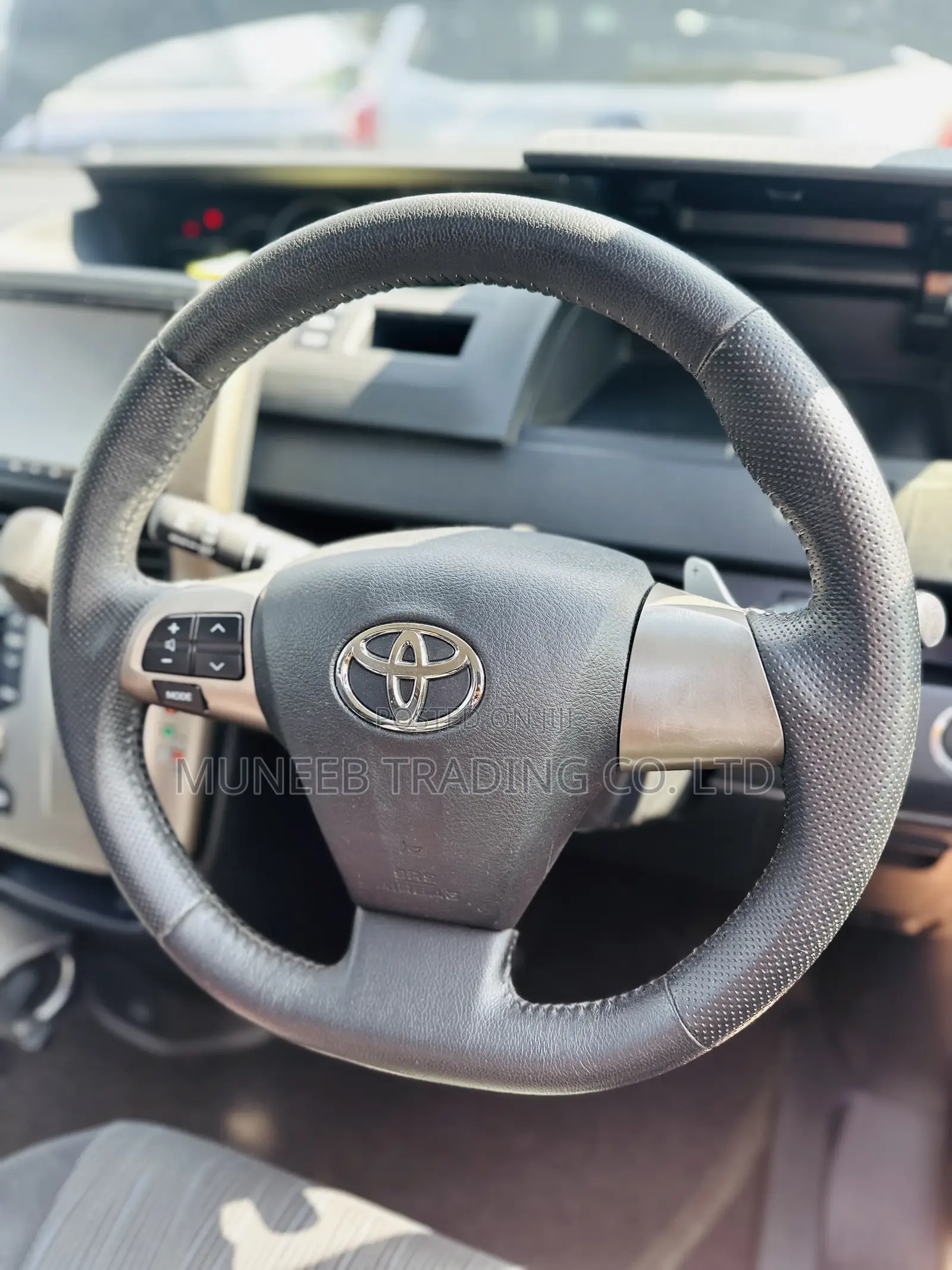 Toyota Noah 2.0 143hp AWD (7 Seater) 2012 Black