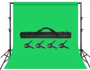 Green Screen With Stand and 4 Clips