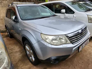 Photo - Subaru Forester 2.5X Premium 2010 Silver