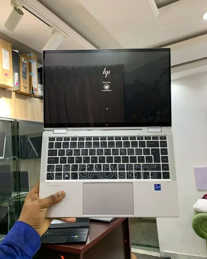 New Laptop HP EliteBook 1040 G8 16GB Intel Core I5 SSD 256GB