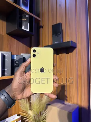 Photo - Apple iPhone 11 64 GB Yellow