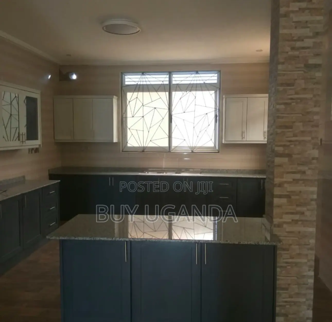 6bdrm Mansion in Kira for sale