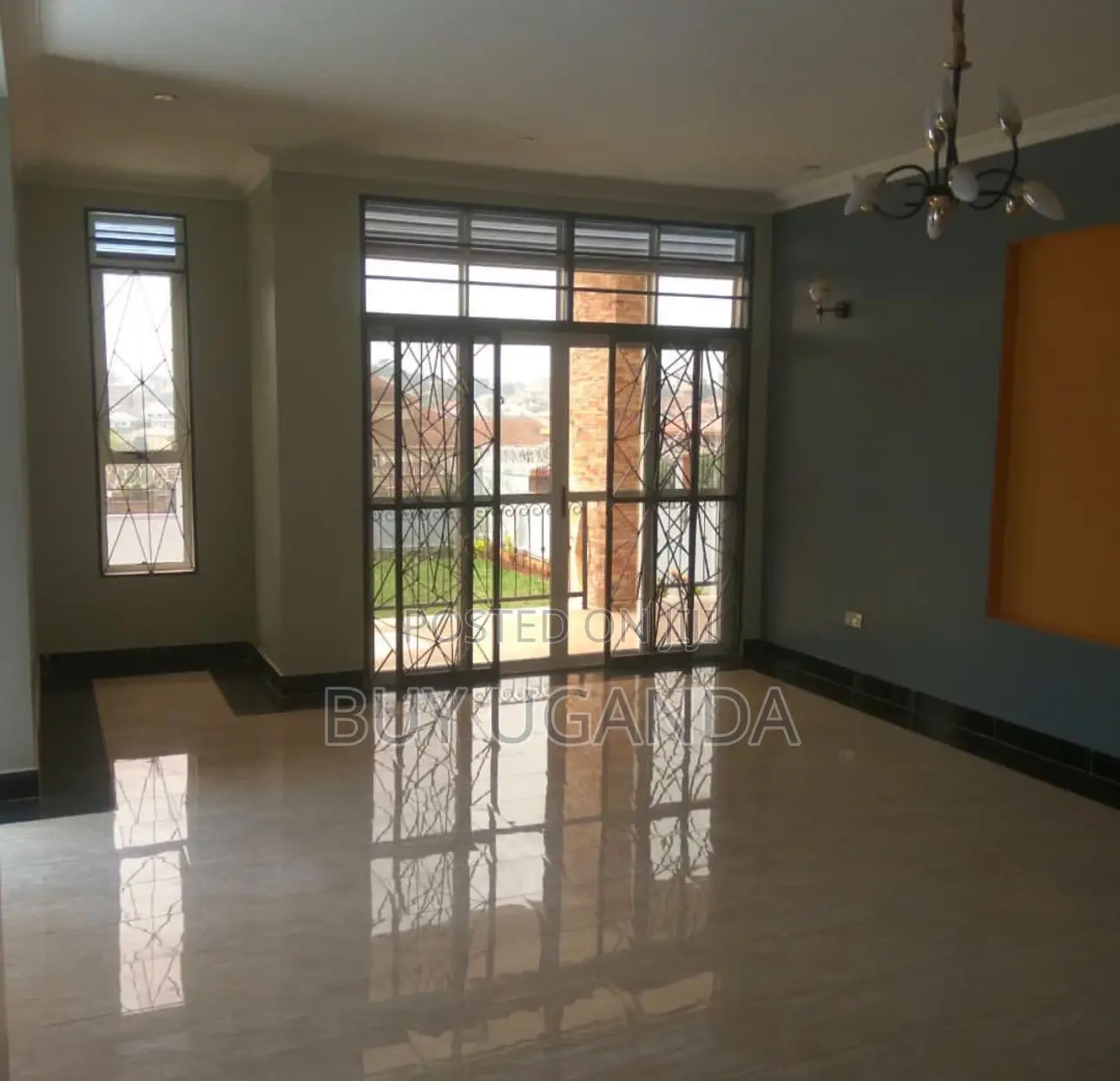 6bdrm Mansion in Kira for sale