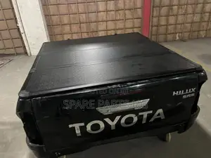 Photo - Tri-fold Plastic Pickup Cover