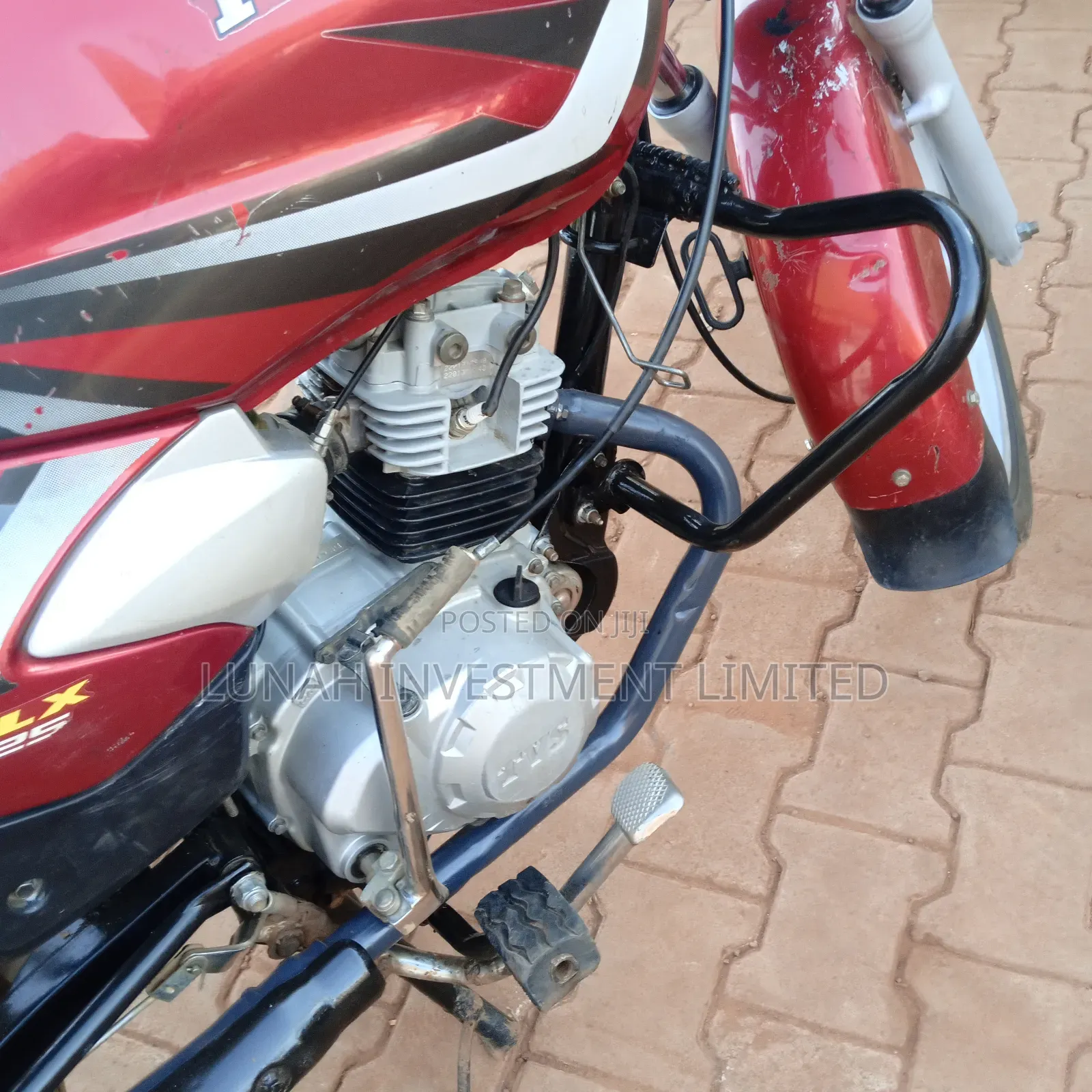 TVS HLX 125 2023 Red