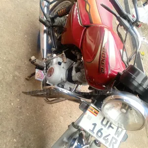 Bajaj Boxer 2024 Silver