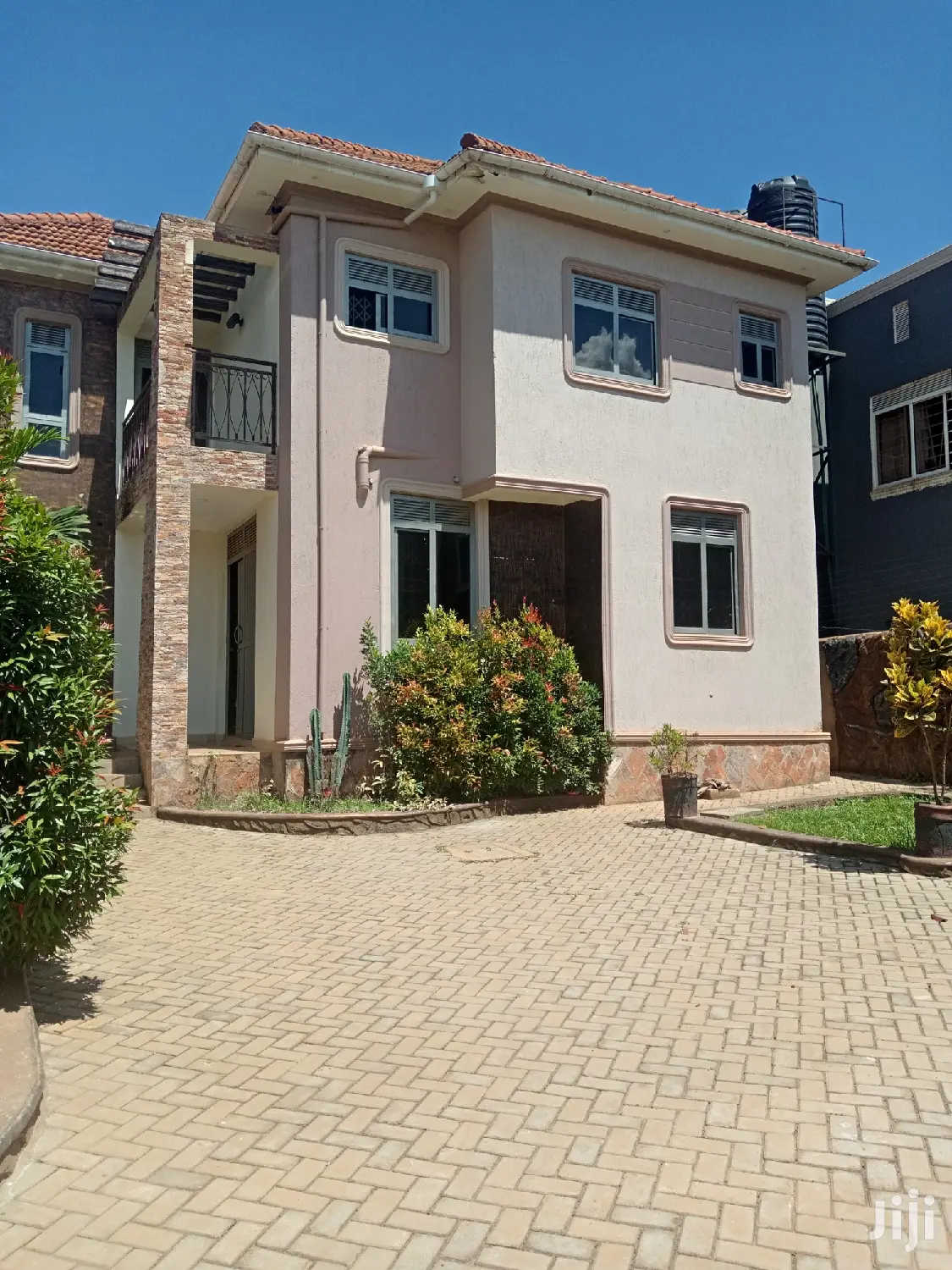 Kiira House in Tarmacked Neighborhood at a Good Price