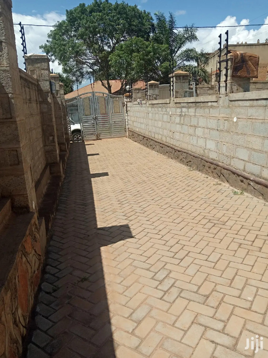 Kiira House in Tarmacked Neighborhood at a Good Price