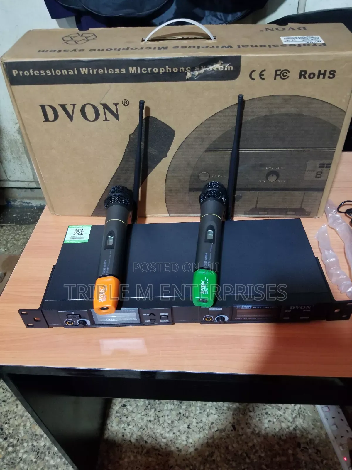 Professional Wireless Microphone Devon