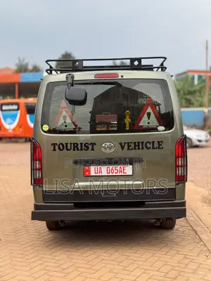 Photo - Toyota HiAce 2011 Green