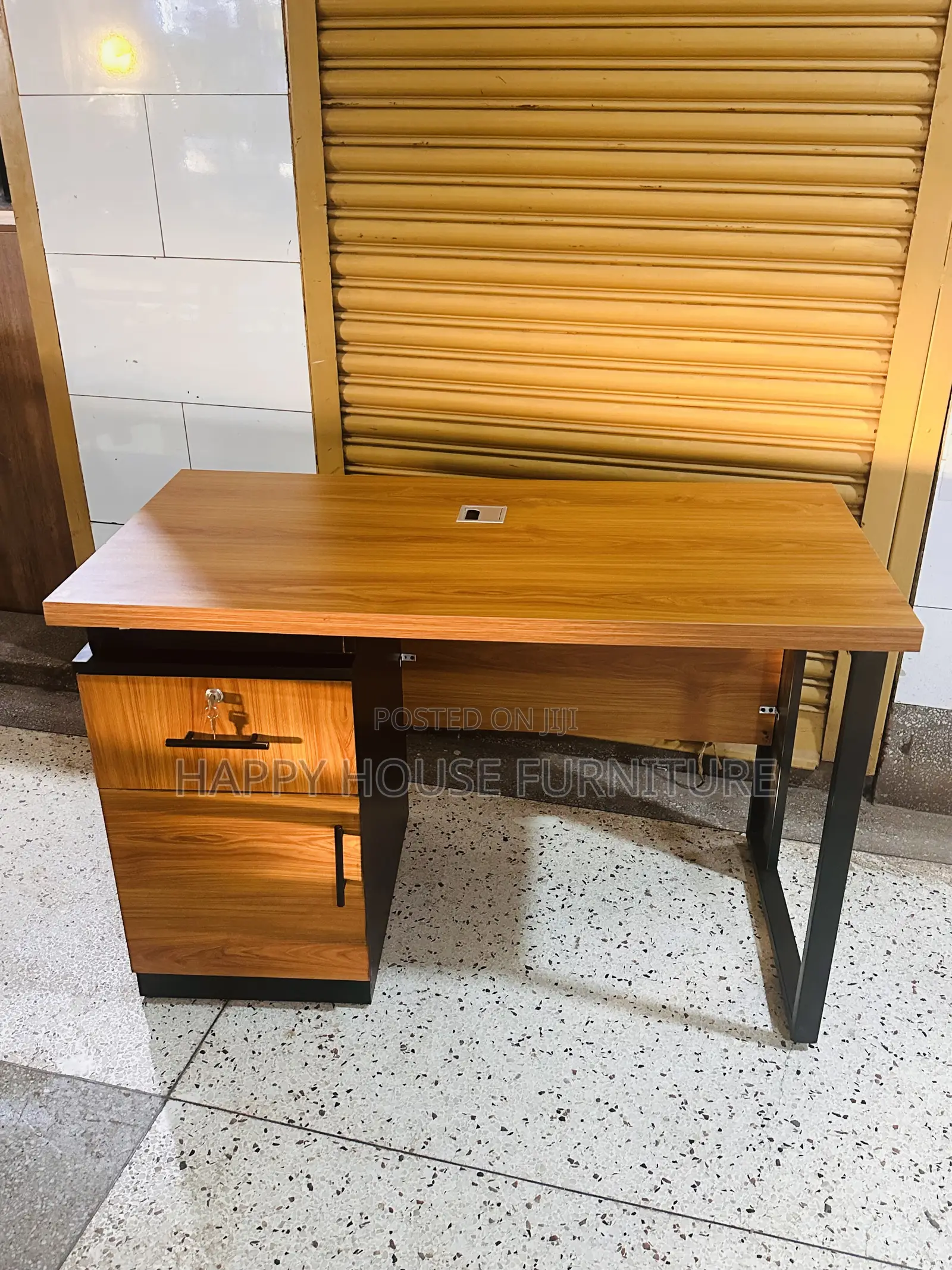 Office Desk (Metallic Stand)