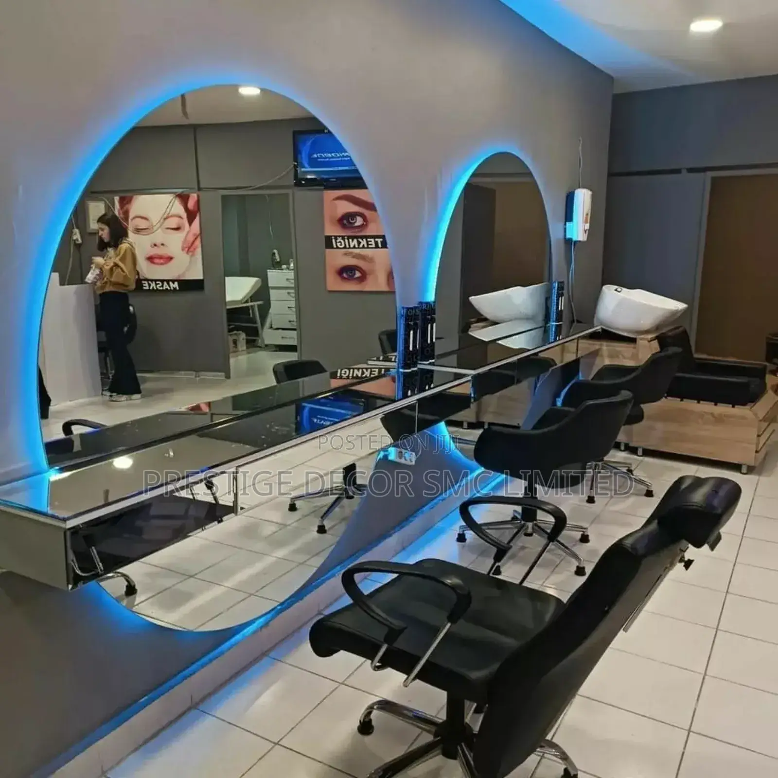 Amazing Classic Salonn.