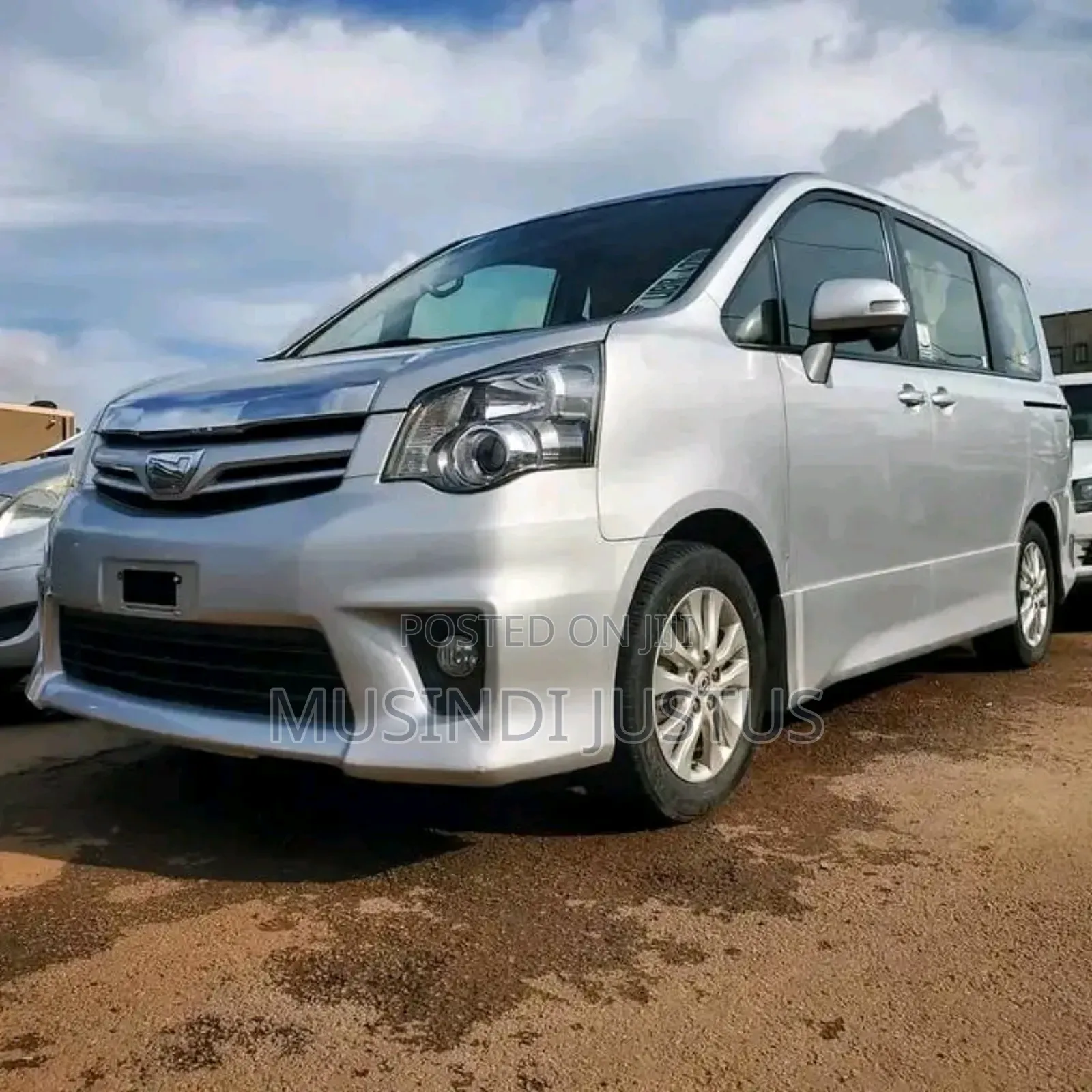 Toyota Noah 2010 Silver