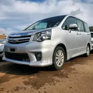 Toyota Noah 2010 Silver