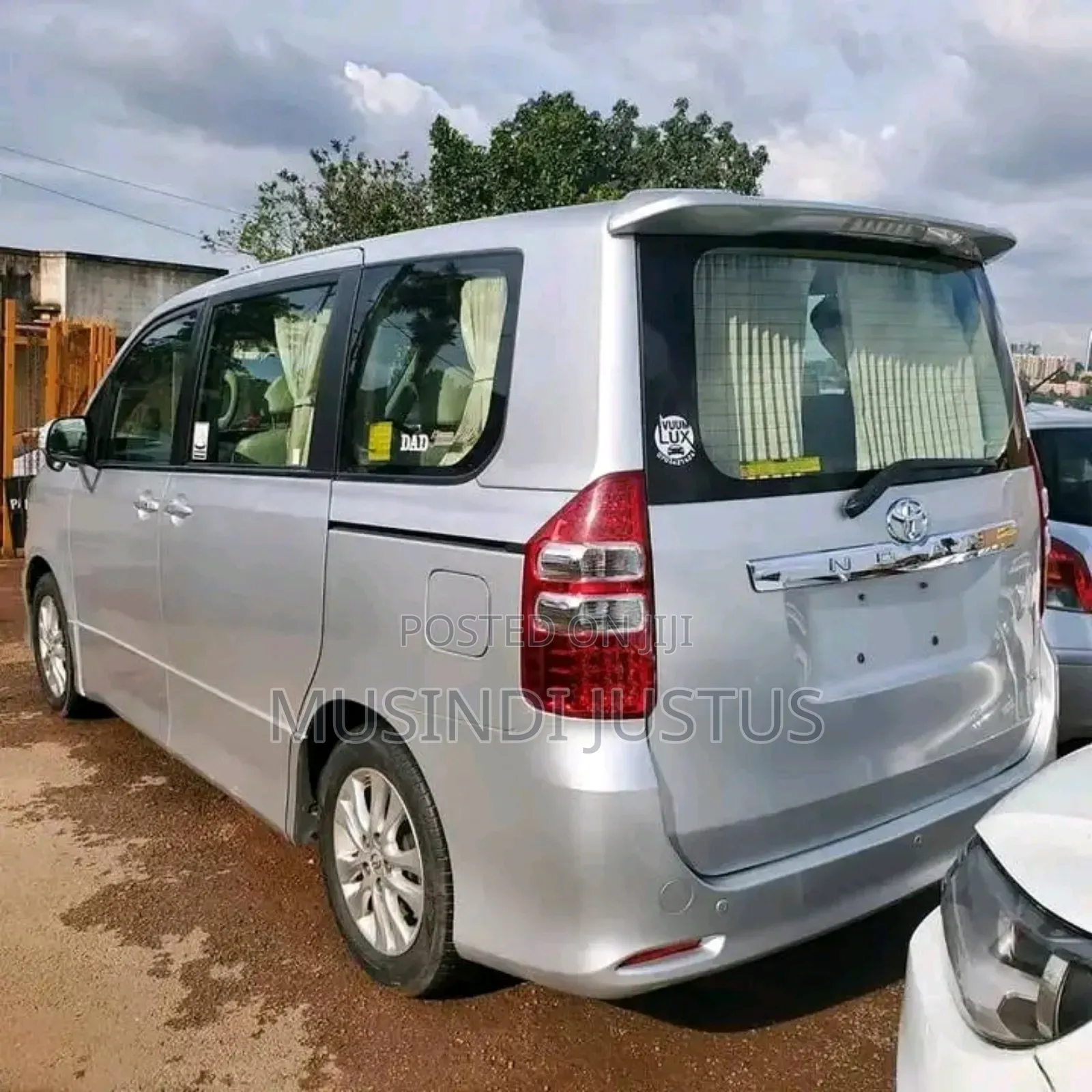 Toyota Noah 2010 Silver