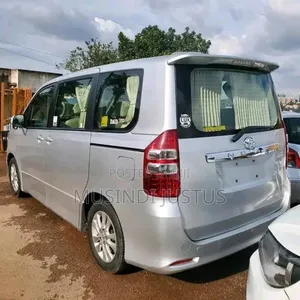 Toyota Noah 2010 Silver