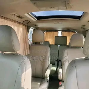 Toyota Noah 2010 Silver