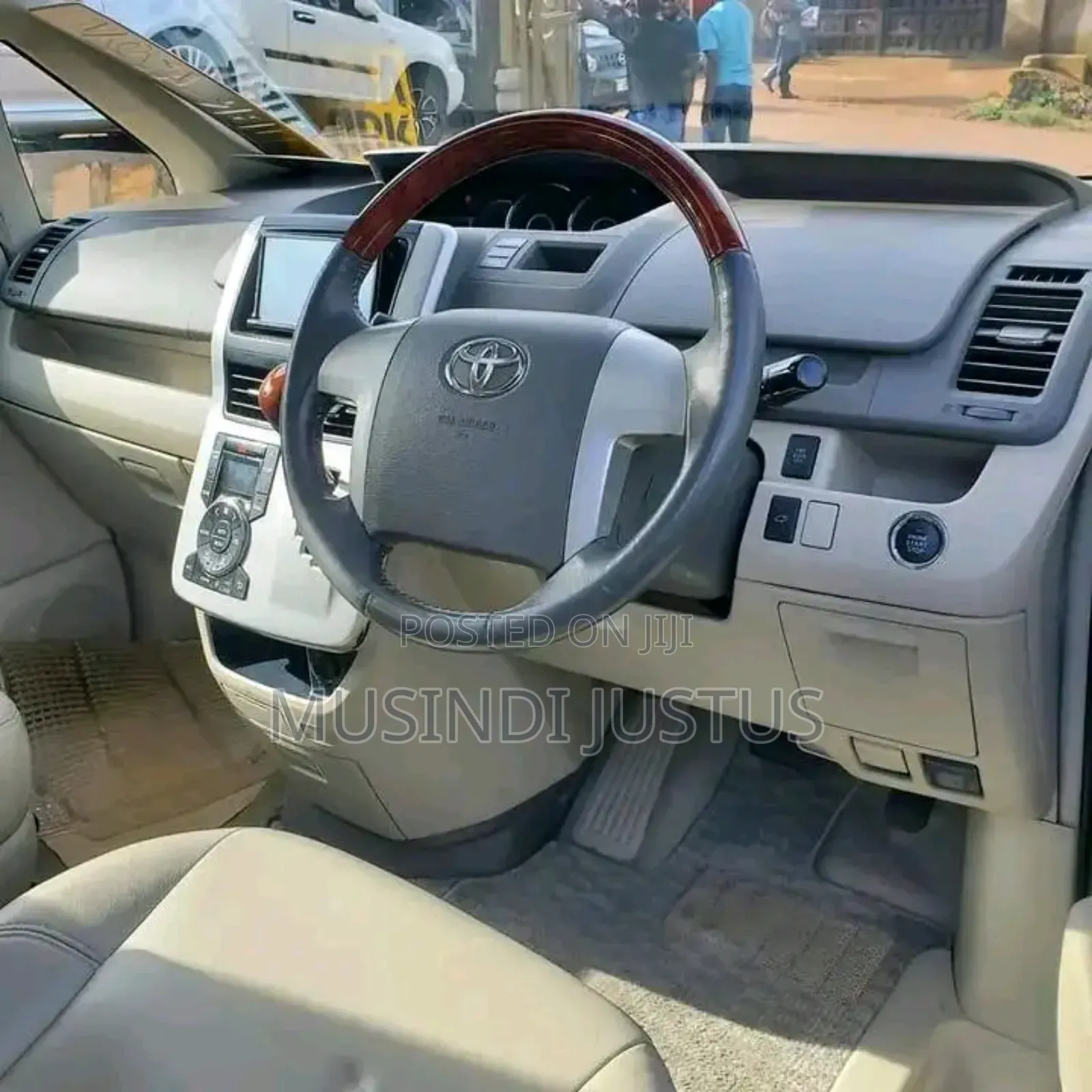 Toyota Noah 2010 Silver