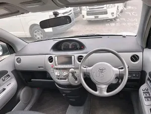 Toyota Sienta 2008