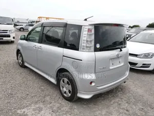 Toyota Sienta 2008