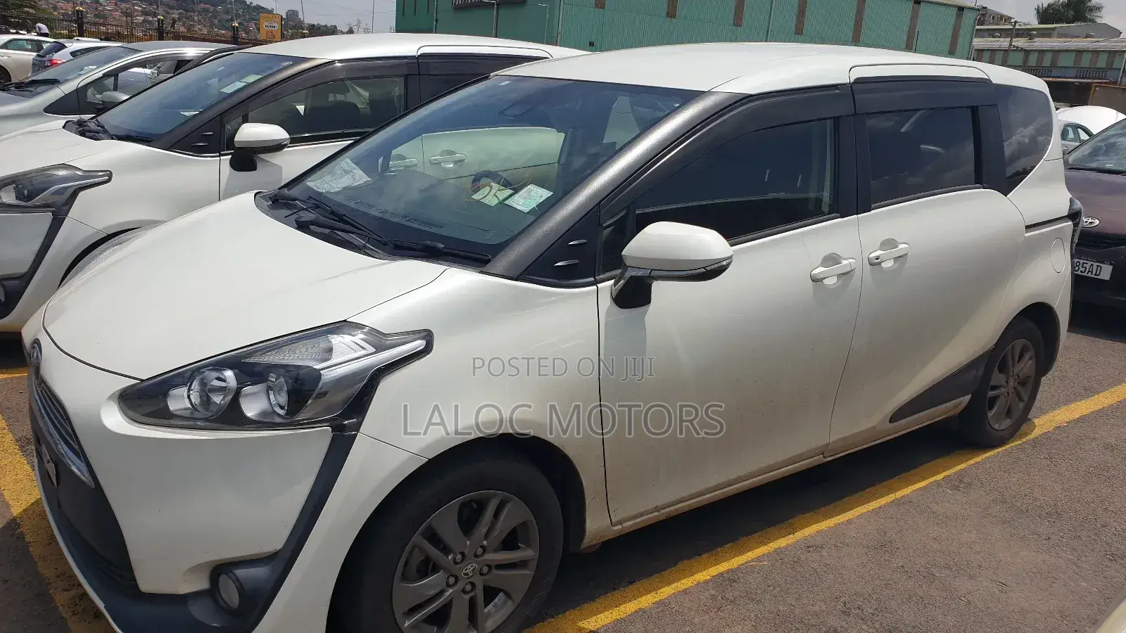 Toyota Sienta 1.5 AWD (6-seater) 2015 White