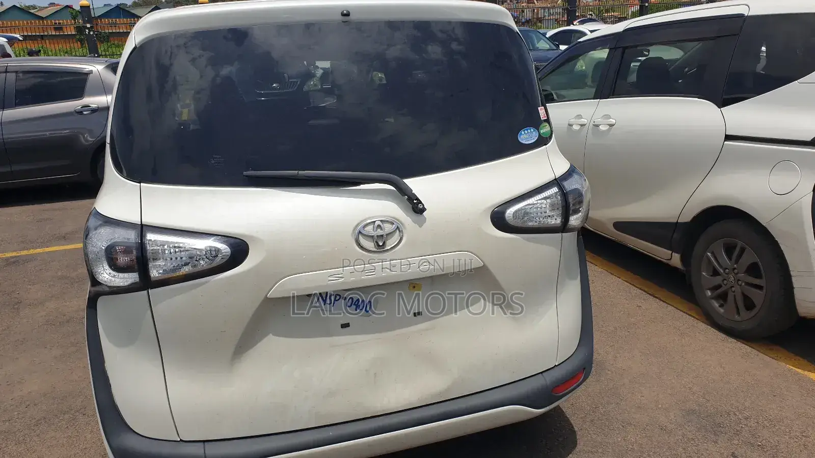 Toyota Sienta 1.5 AWD (6-seater) 2015 White