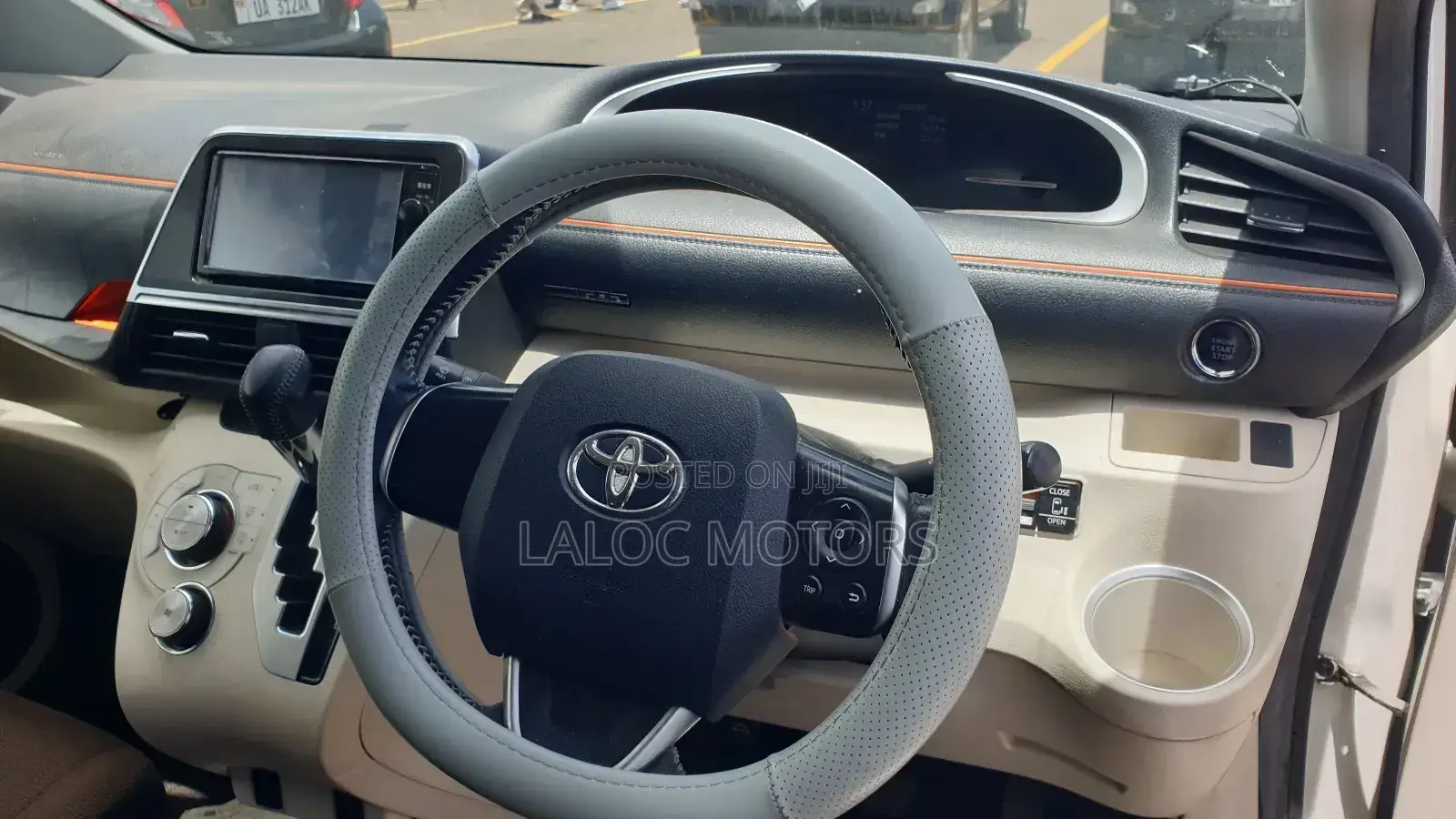 Toyota Sienta 1.5 AWD (6-seater) 2015 White