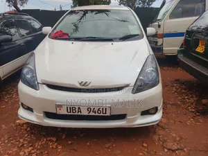 Photo - Toyota Wish 2005 Off white