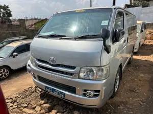 Toyota HiAce 2011 Silver