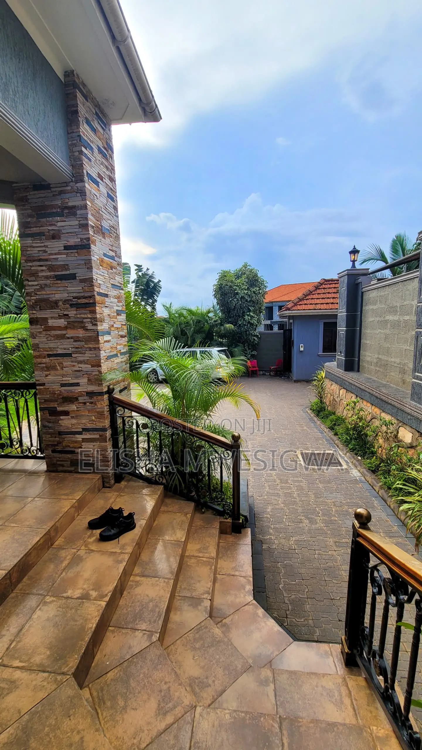 Furnished 4bdrm House in Kira for rent